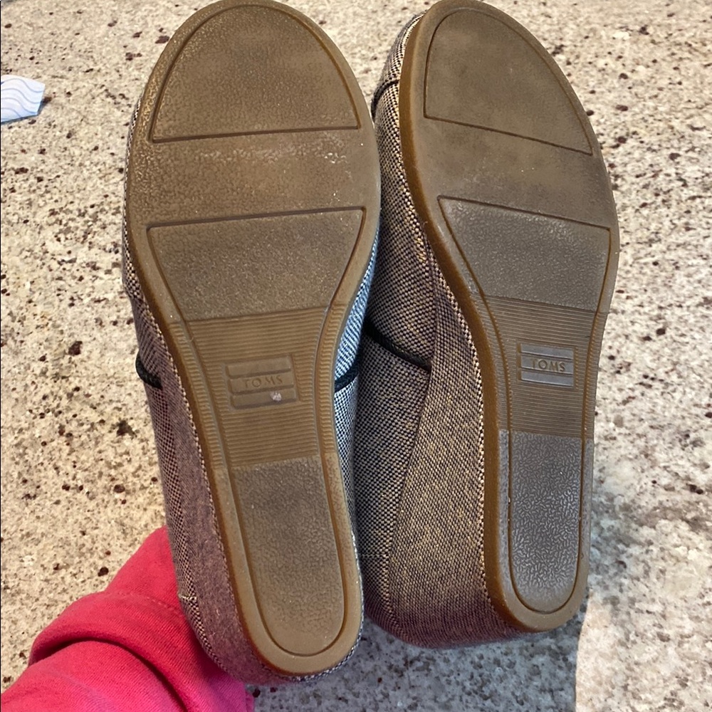 Gold & Black Tom’s Wedges - Picture 5 of 6
